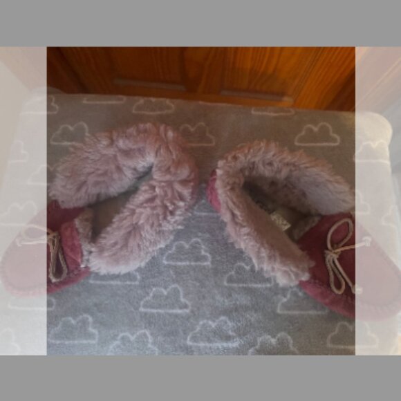 Ugg slippers - Picture 2 of 3